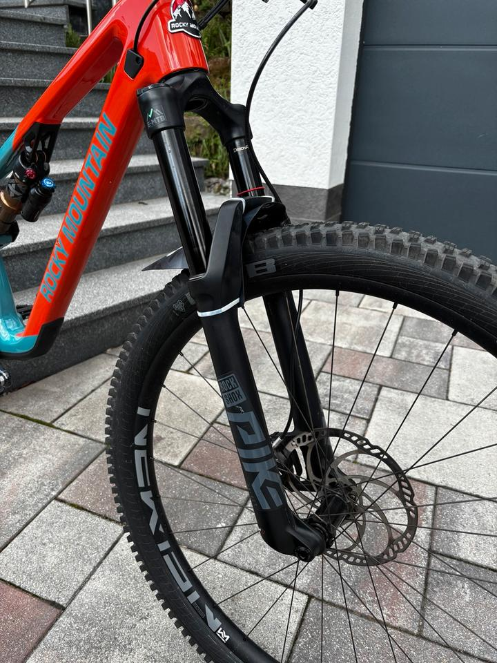 Rocky Mountain Instinct Carbon 29” 2025 – Size Medium – Excellent Condition