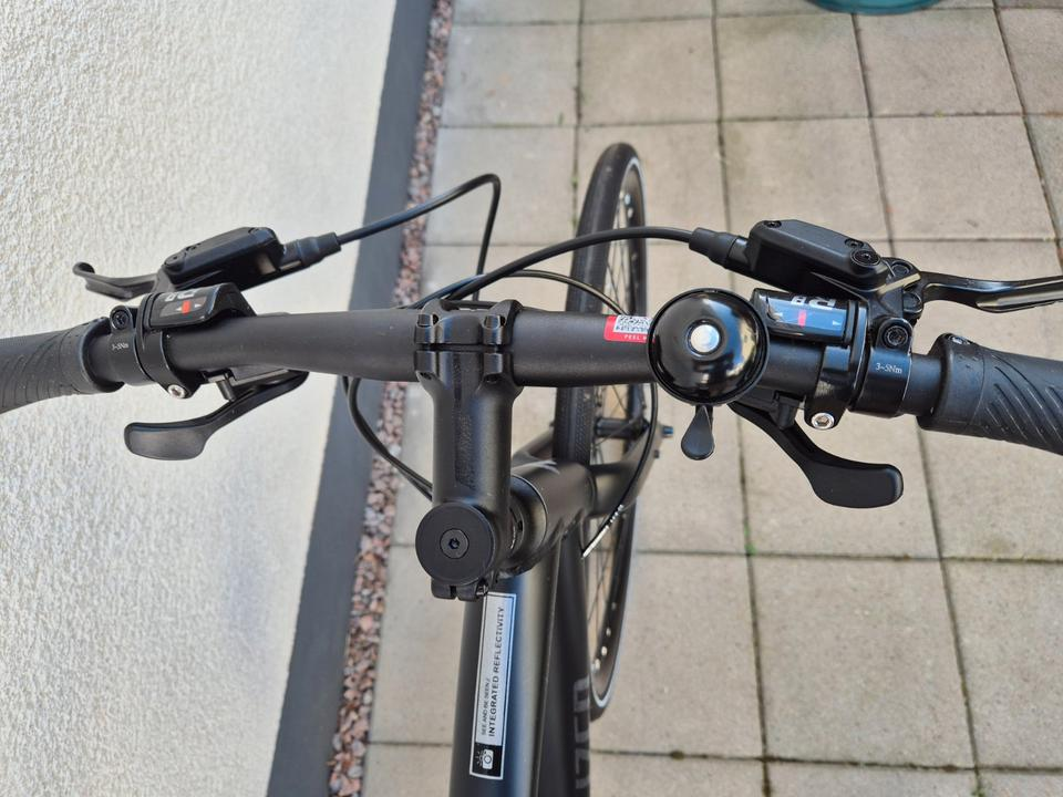 Specialized Sirrus 2.0 Fitness Bike – Size M – Nearly New (<50 km)